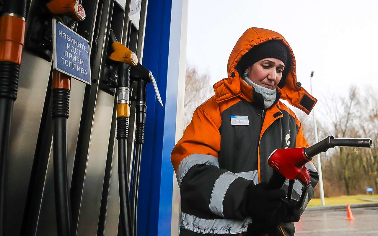 Сколько чаевых получают заправщики? Вы не поверите!