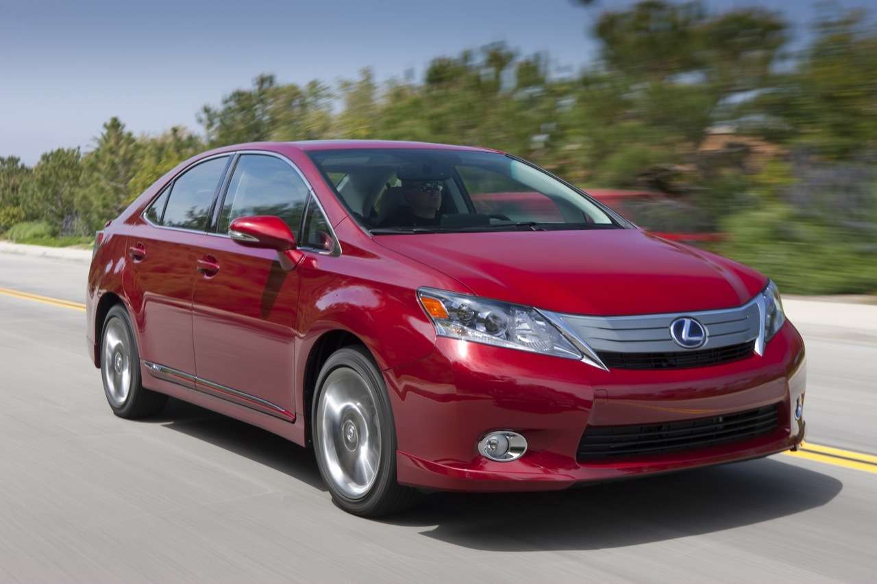 Toyota отзывает 242 000 гибридов по всему миру и 64 в России