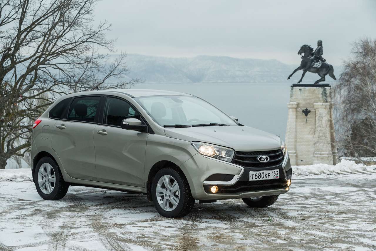 Первое знакомство с Lada XRAY: четверо на одного