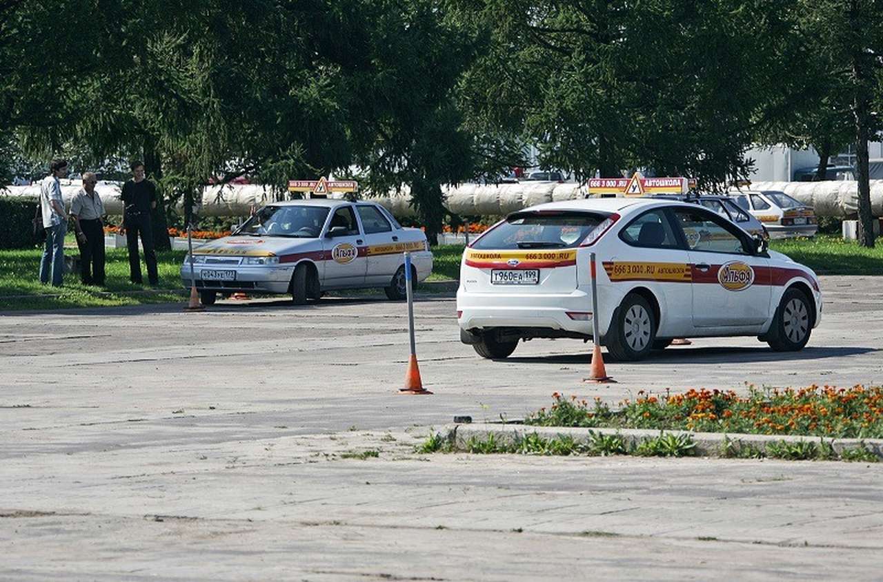 Новые программы обучения в автошколах сократят курс по оказанию первой помощи