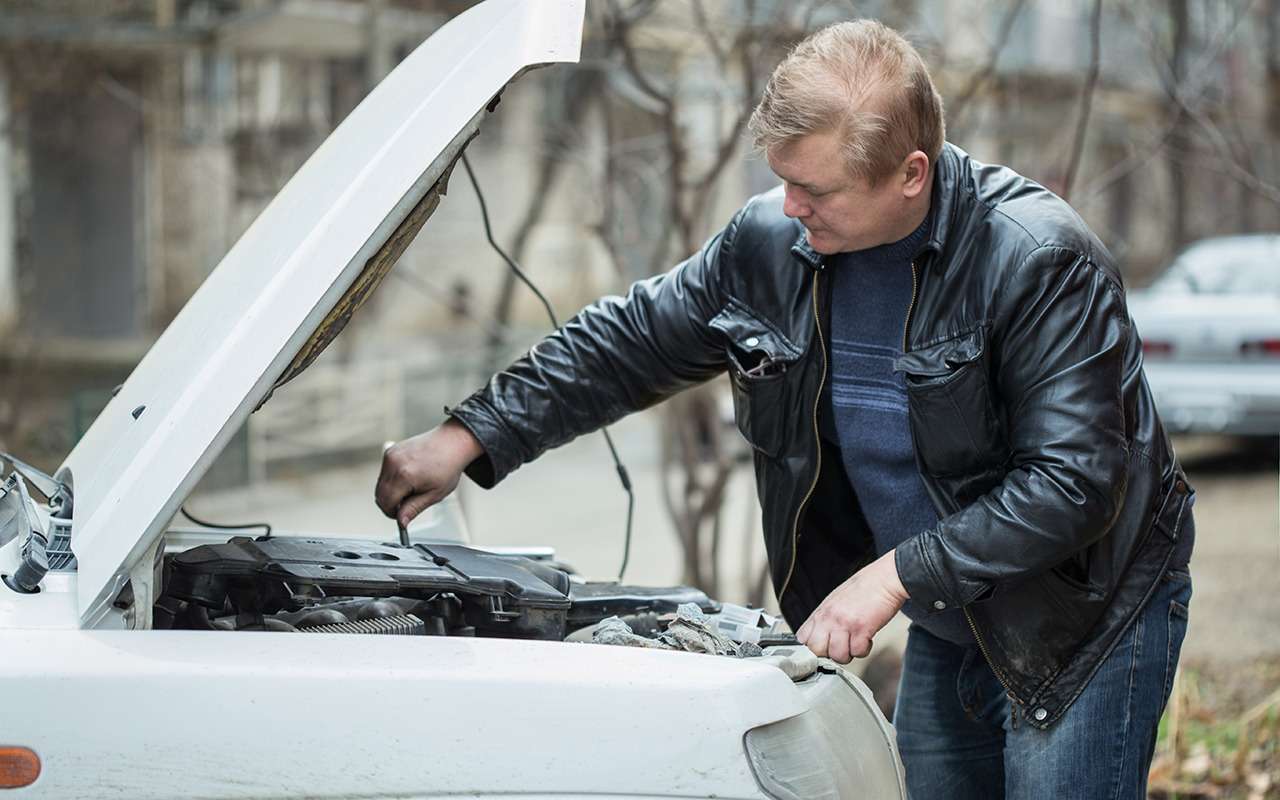 Сосед диагностирует мотор с помощью... палки!