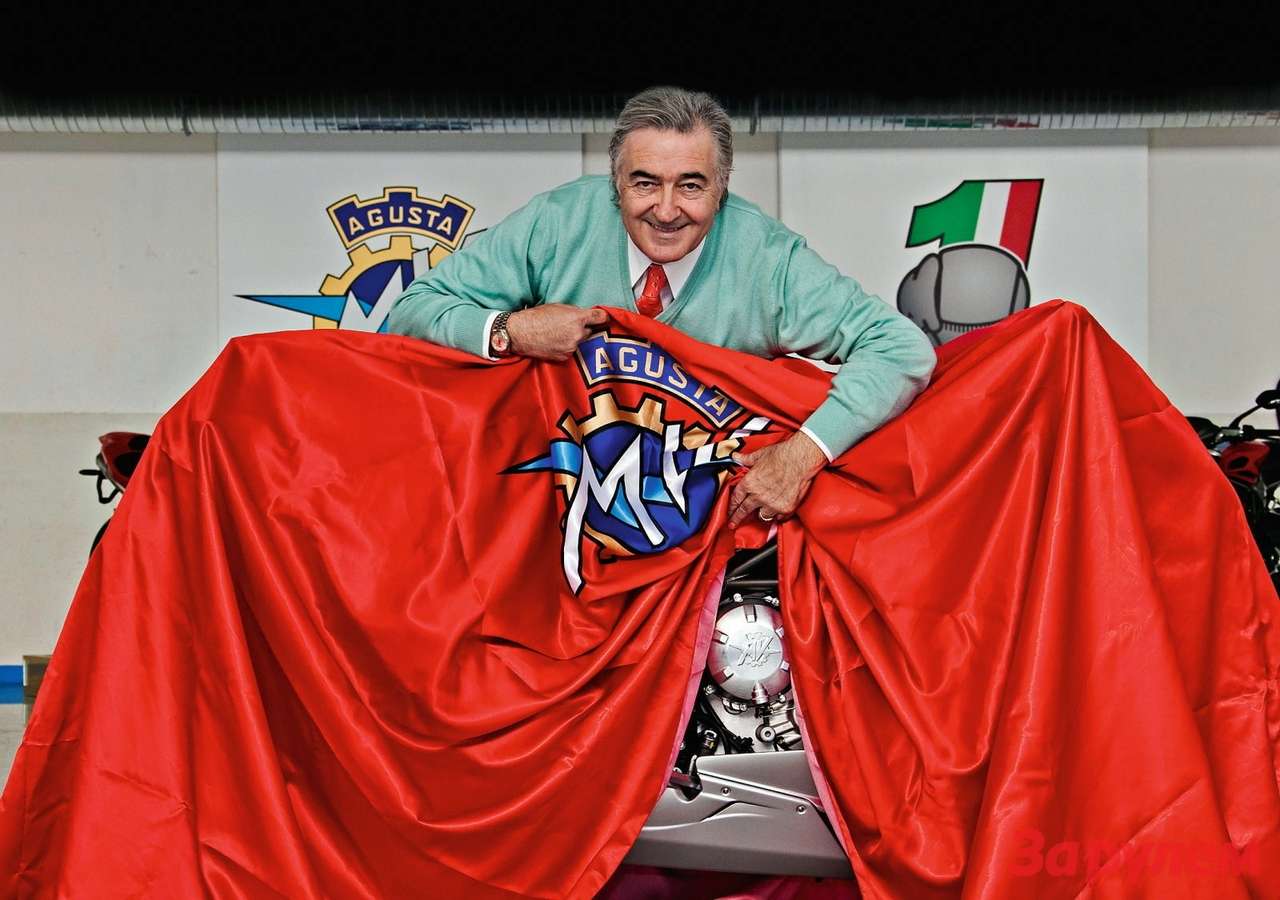 Полные технические данные MV Agusta F3 еще не рассекречены, но ожидается, что сухая масса мотоцикла не превысит 162 кг. Впереди установлена полностью регулируемая «перевернутая» вилка Marzocchi, сзади – моноамортизатор Sachs, также с полным набором регулировок.