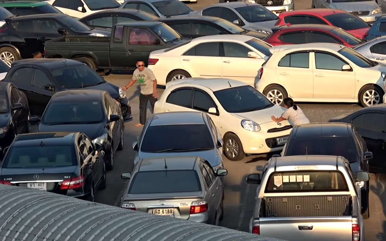 Самая загруженная парковка в мире появилась из-за жадности