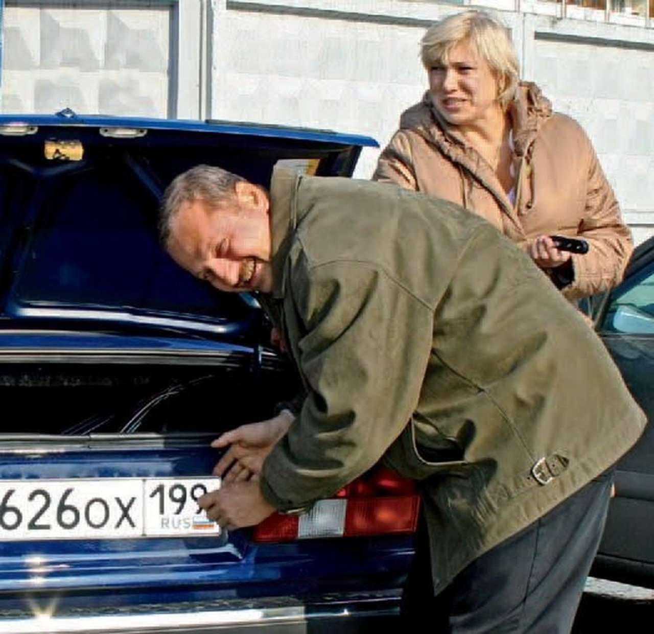 Ставим машину на учет: Игра по правилам и без