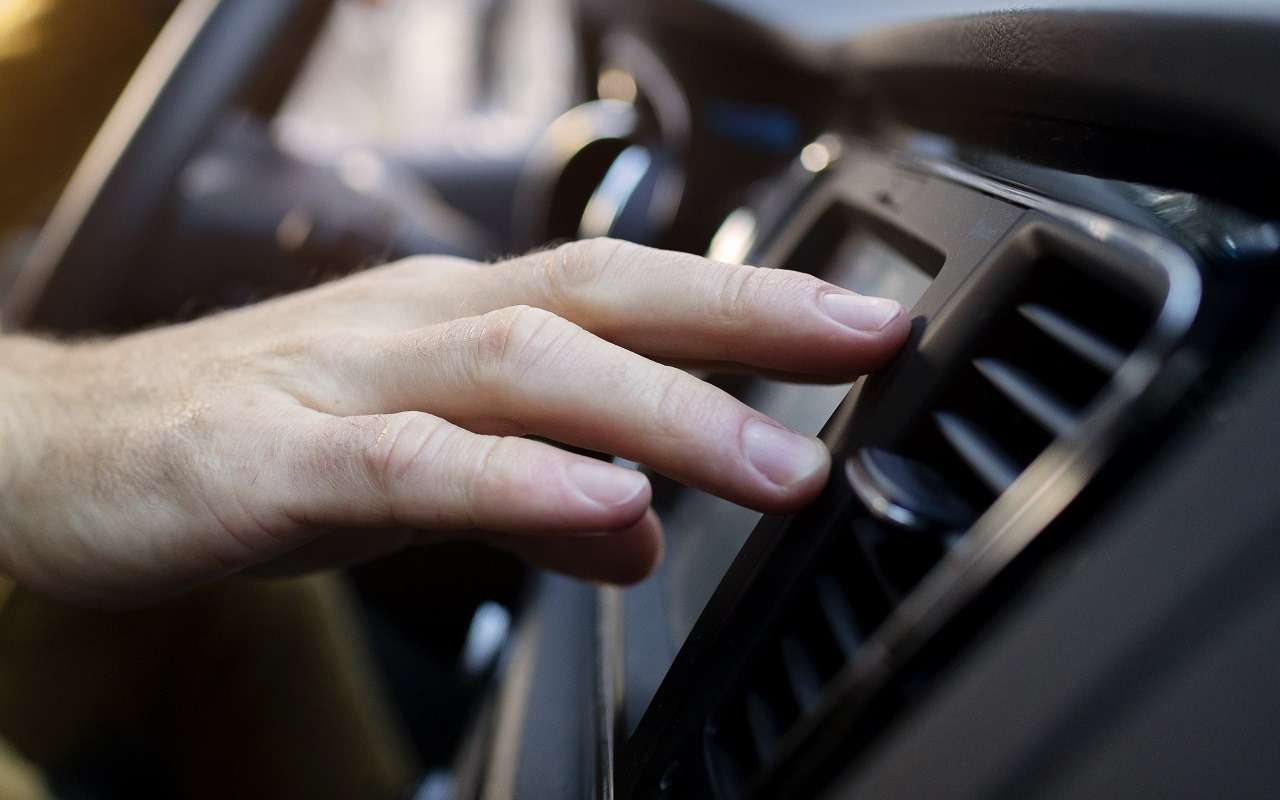 В РФ подскочили цены на заправку автокондиционера: сколько сейчас стоит услуга