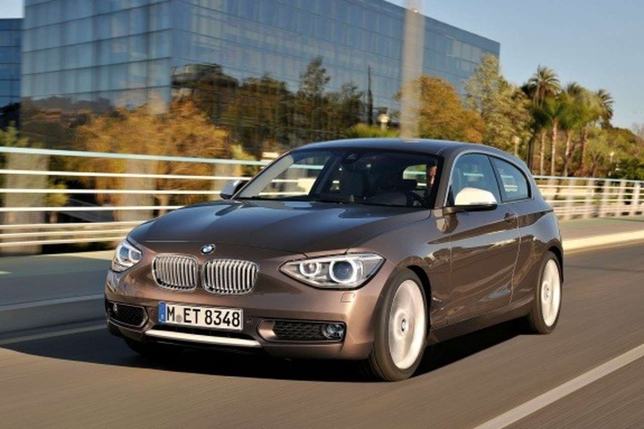 Всем версиям, кроме сверхэкономичных 114i и 116d EfficientDynamics Edition, в качестве опции доступен восьмидиапазонный «автомат»