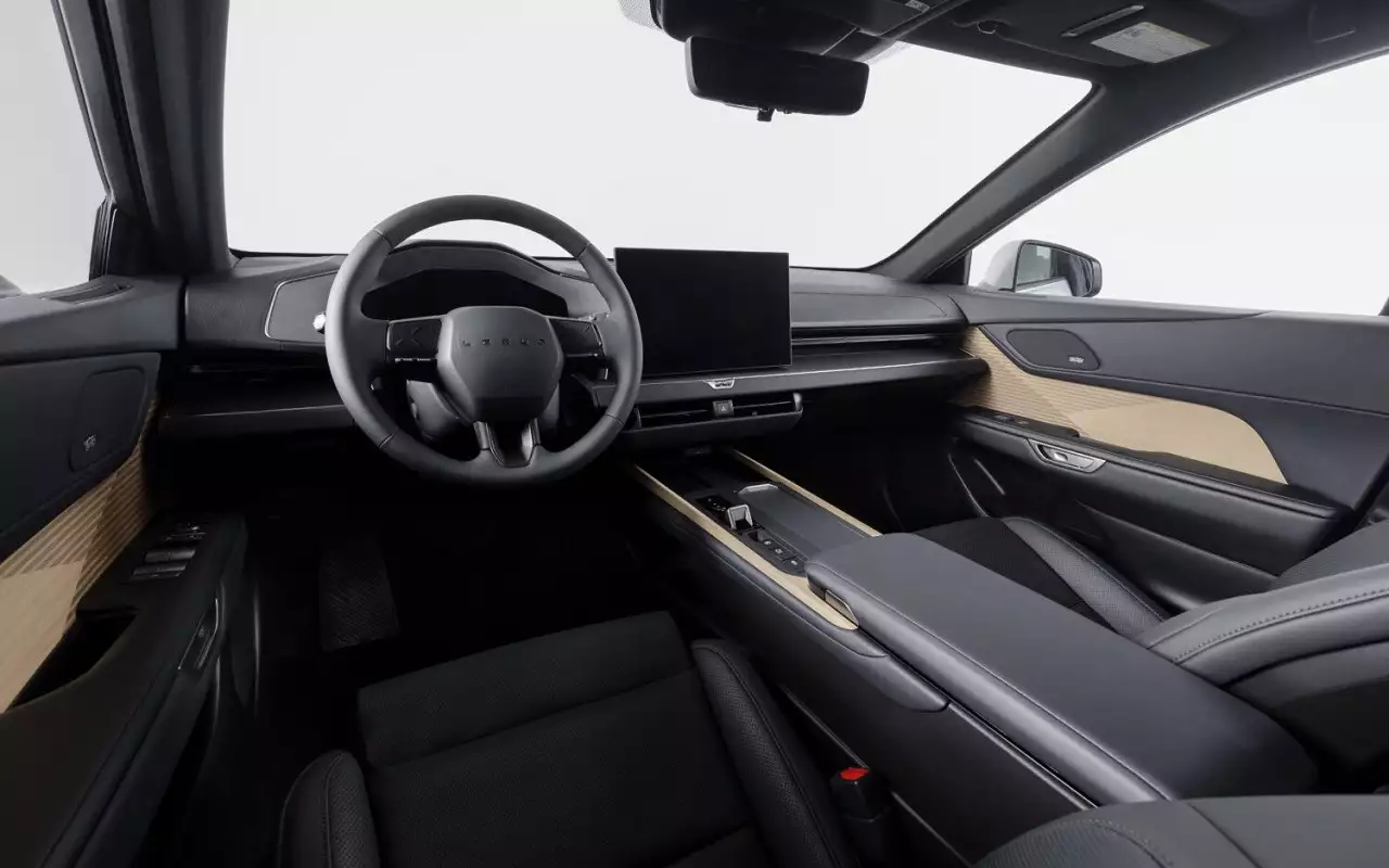 Интерьер Lexus ES