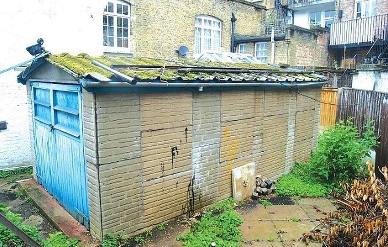 Гараж-развалюха в Лондоне продается за 700 000 евро