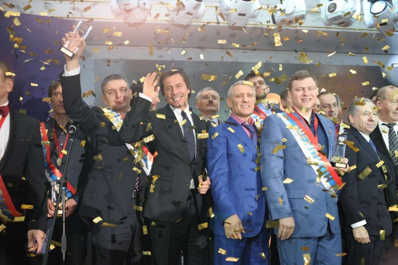 Чемпионы автоспорта получили награды
