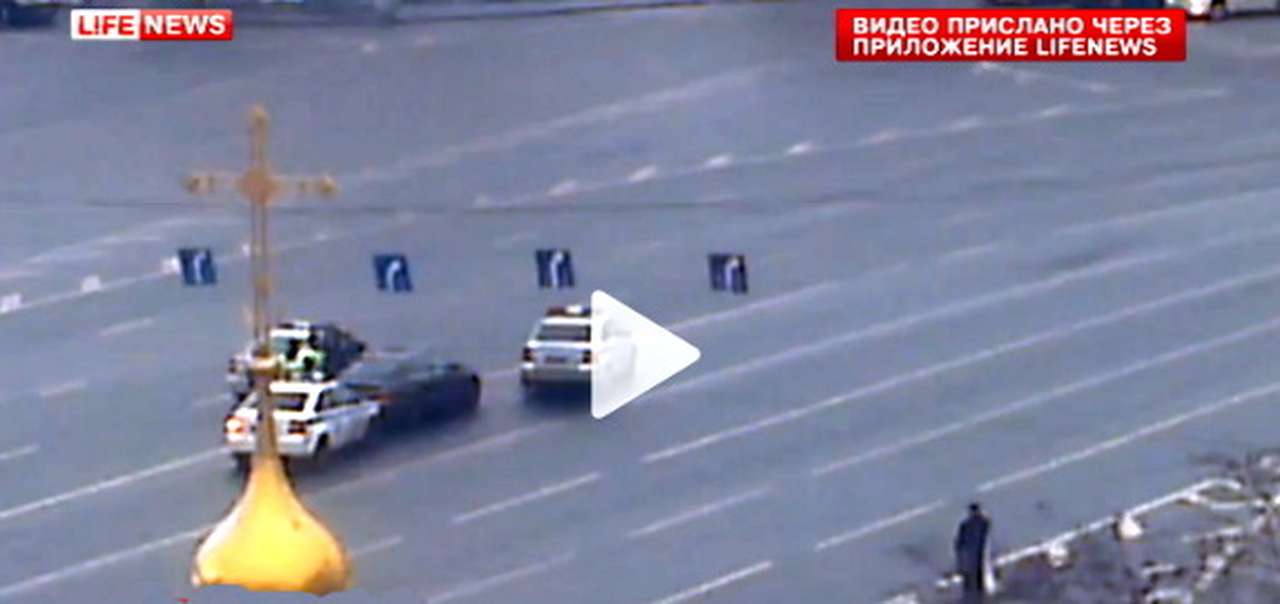 Пытавшегося заехать в Кремль водителя задержали