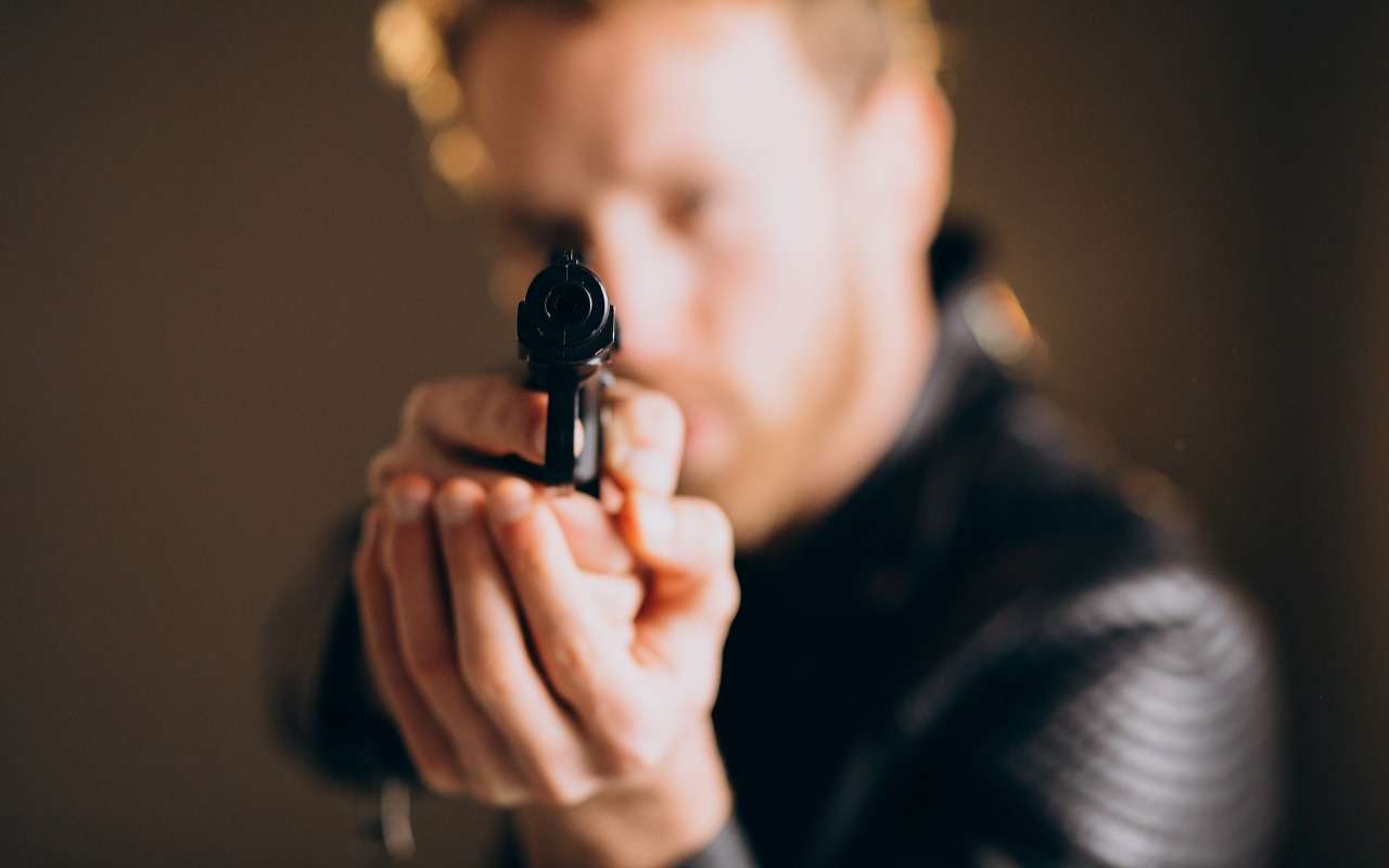 Вооруженные грабители обстреляли возвращавшихся с матча футболистов