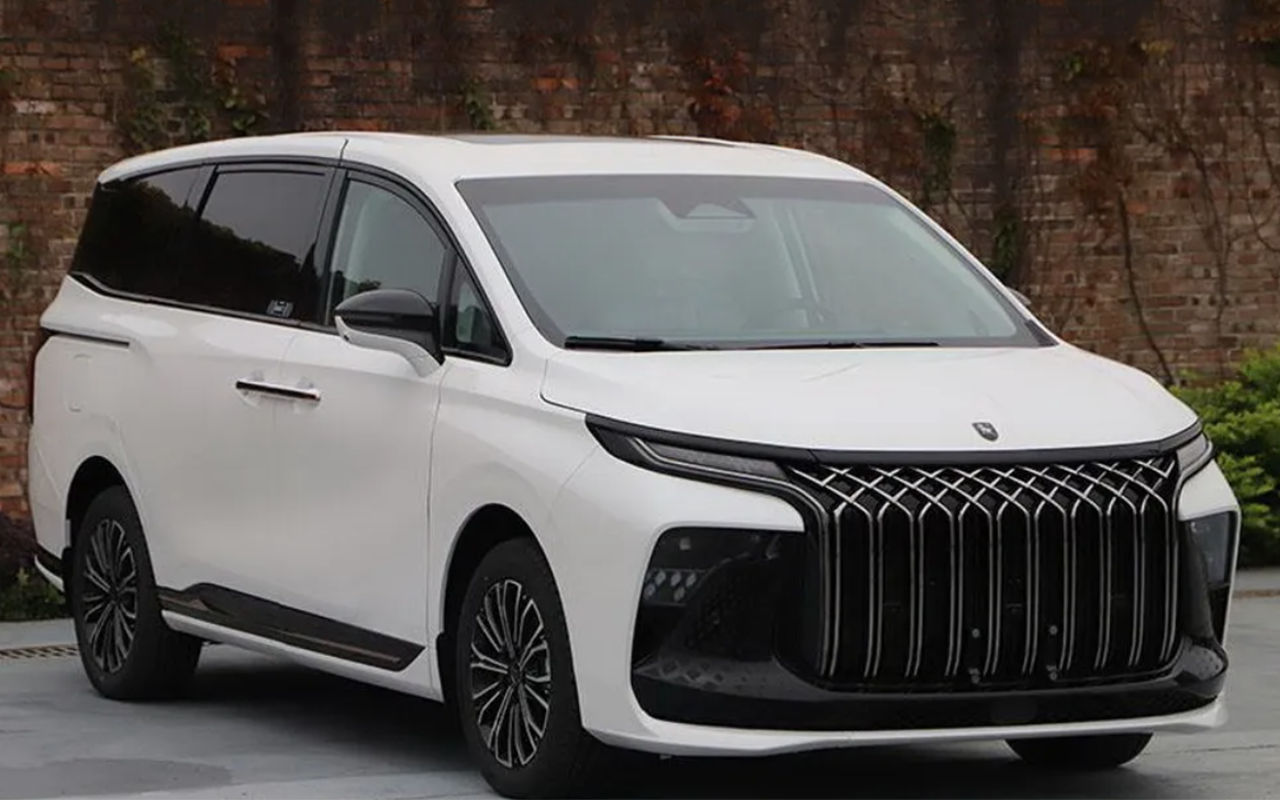Роскошный аналог Toyota Alphard показали в Китае