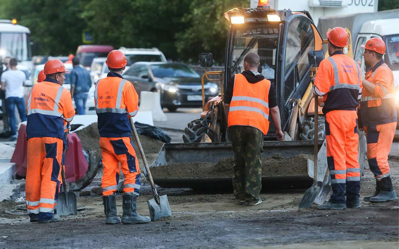 Эвакуация волоком под знак «Стоянка запрещена»: так ремонтируют дороги в Москве