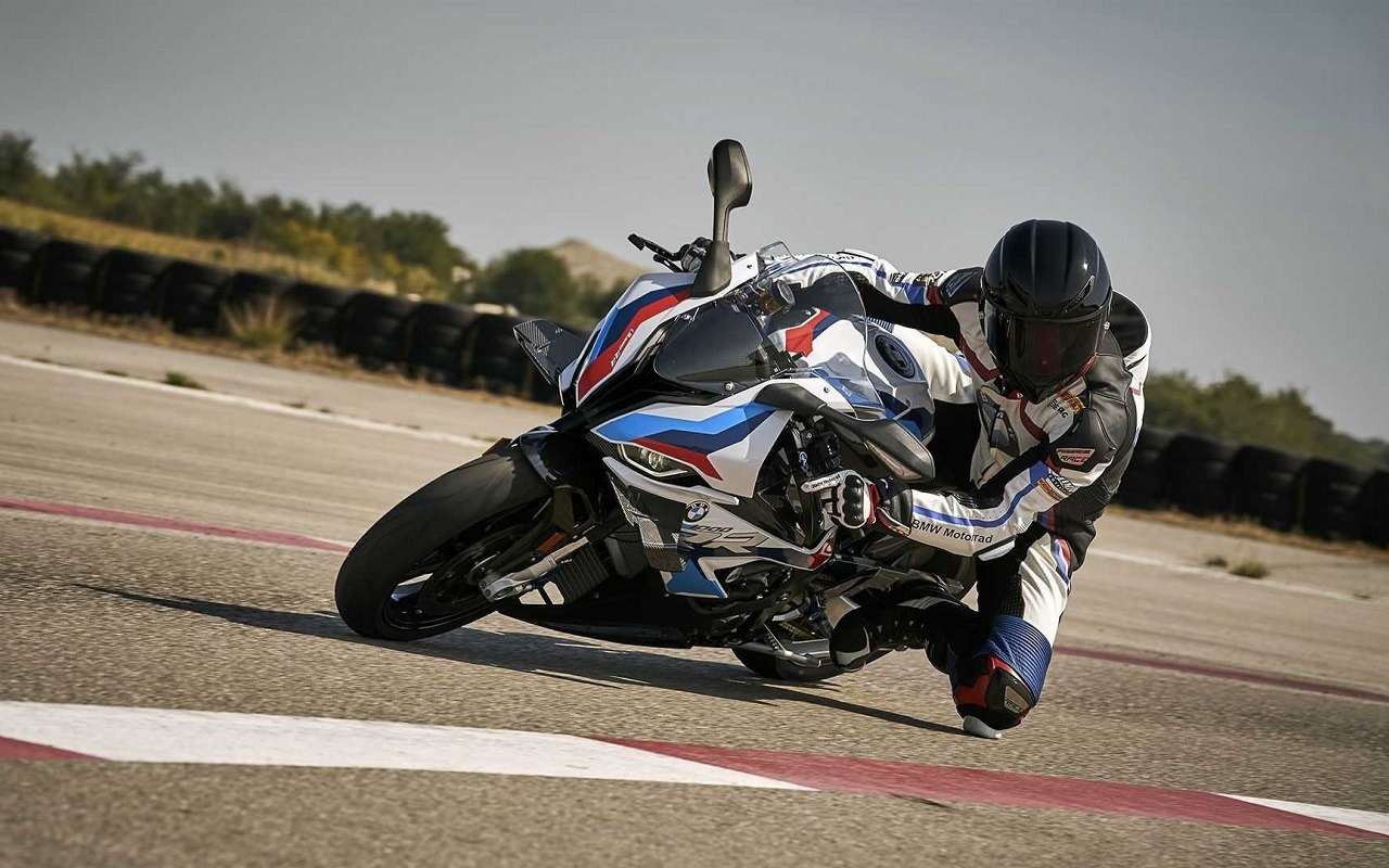 BMW показала 212-сильный супербайк