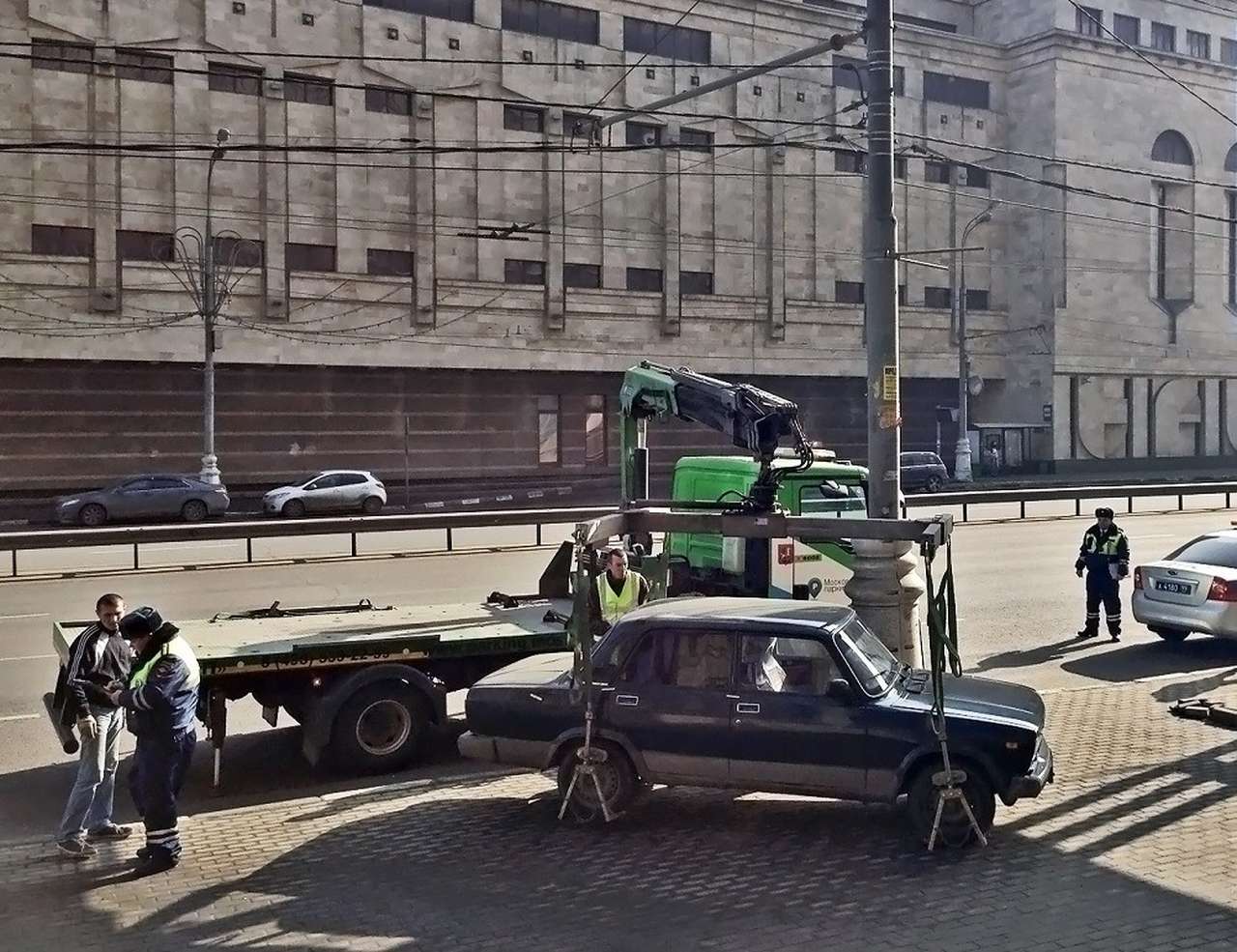 Судебные приставы открыли охоту за автомобилями на штрафстоянках