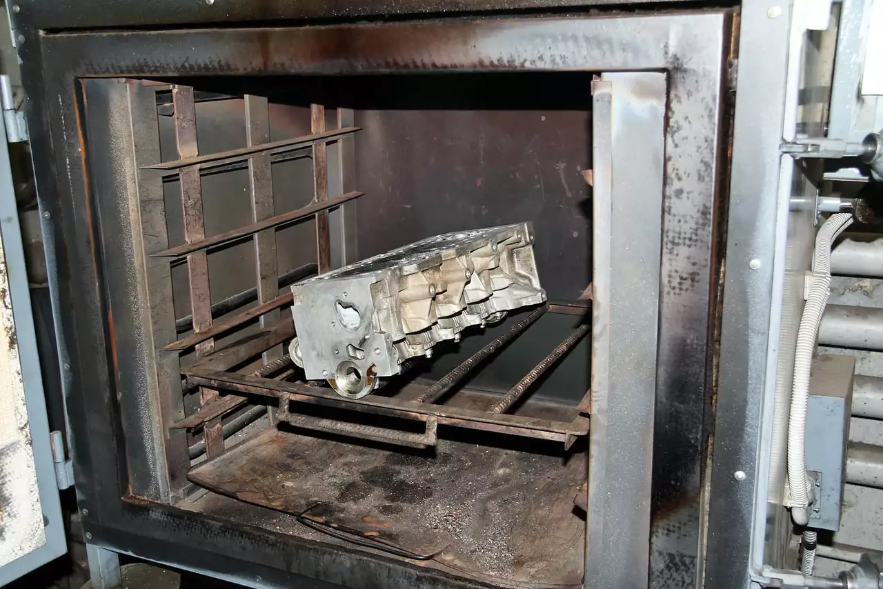 Для качественной сварки необходимо разогревать детали до высоких температур. Таким образом снижают эффект сильного локального нагрева и повышают качество работ.