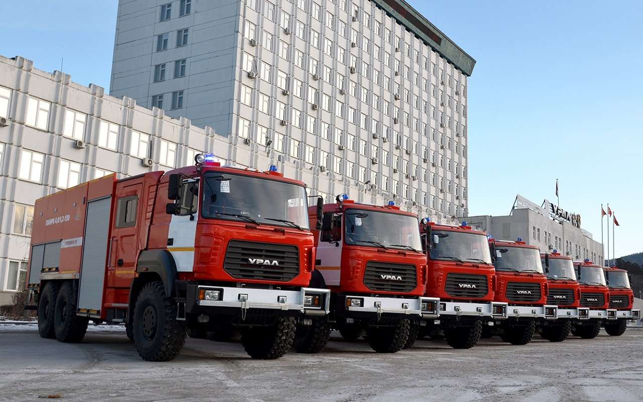 Спасительные рукава: смотрим на пожарный Урал в деле