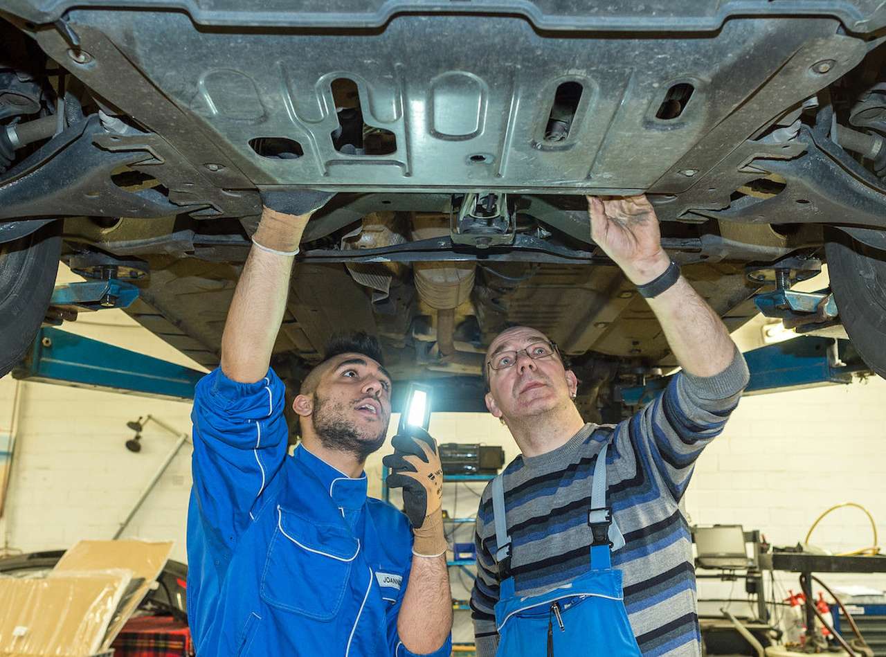 Ни продаж, ни сервиса: дилеры могут лишиться последнего заработка