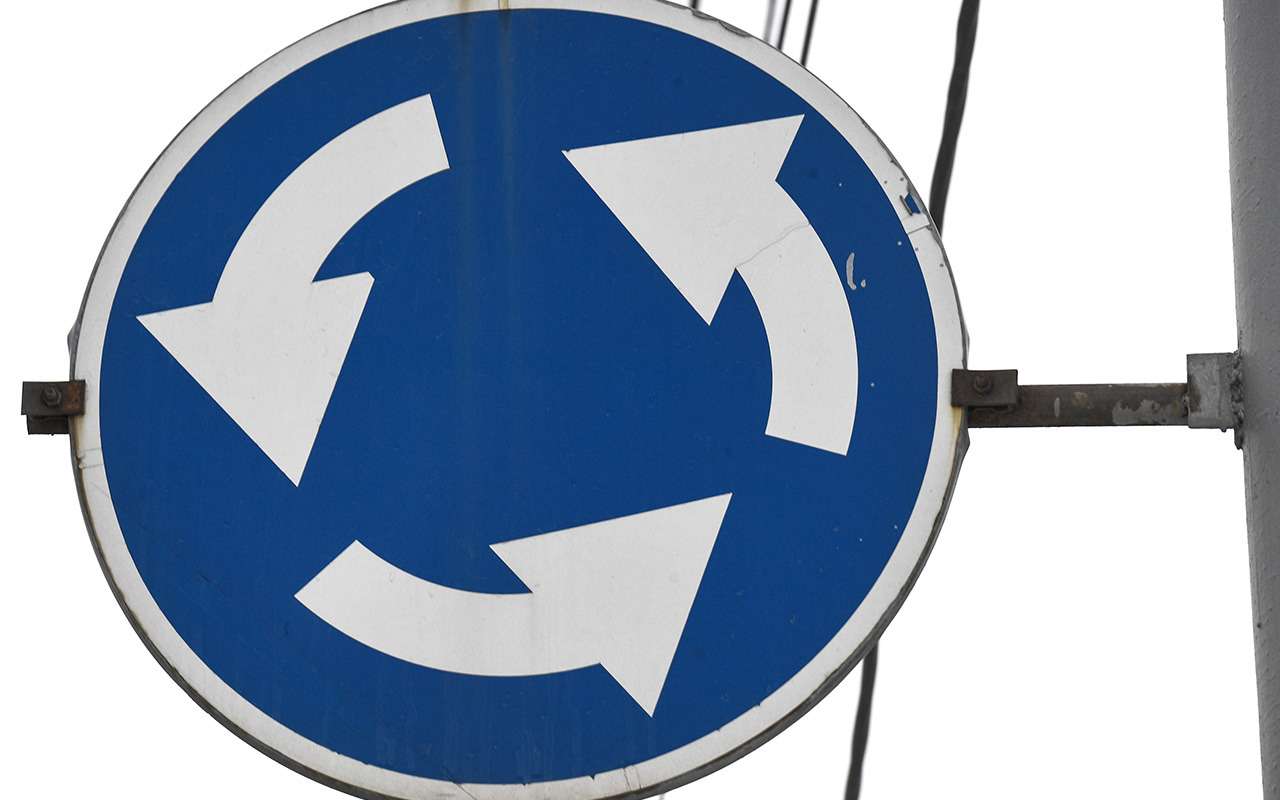 У кого теперь приоритет при въезде на круг? Юрист все объяснил