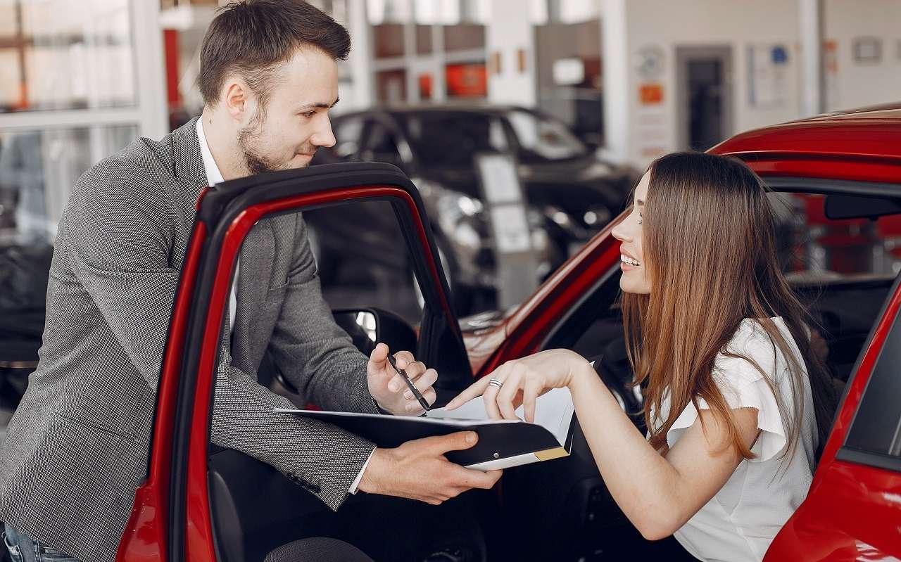 Как выторговать у продавца машины скидку: советы психолога