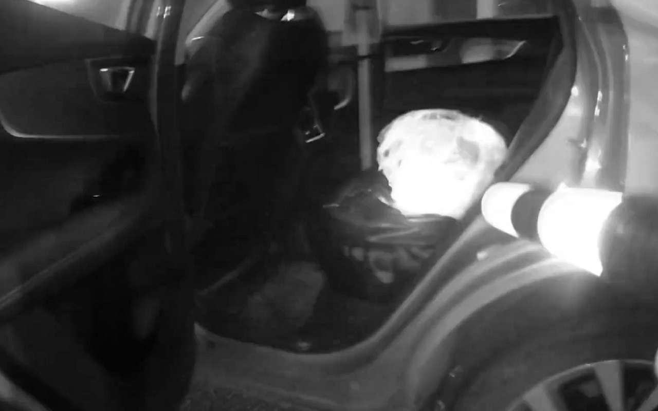 Ушел с маршрута: в Москве остановили таксиста, перевозившего килограмм мефедрона