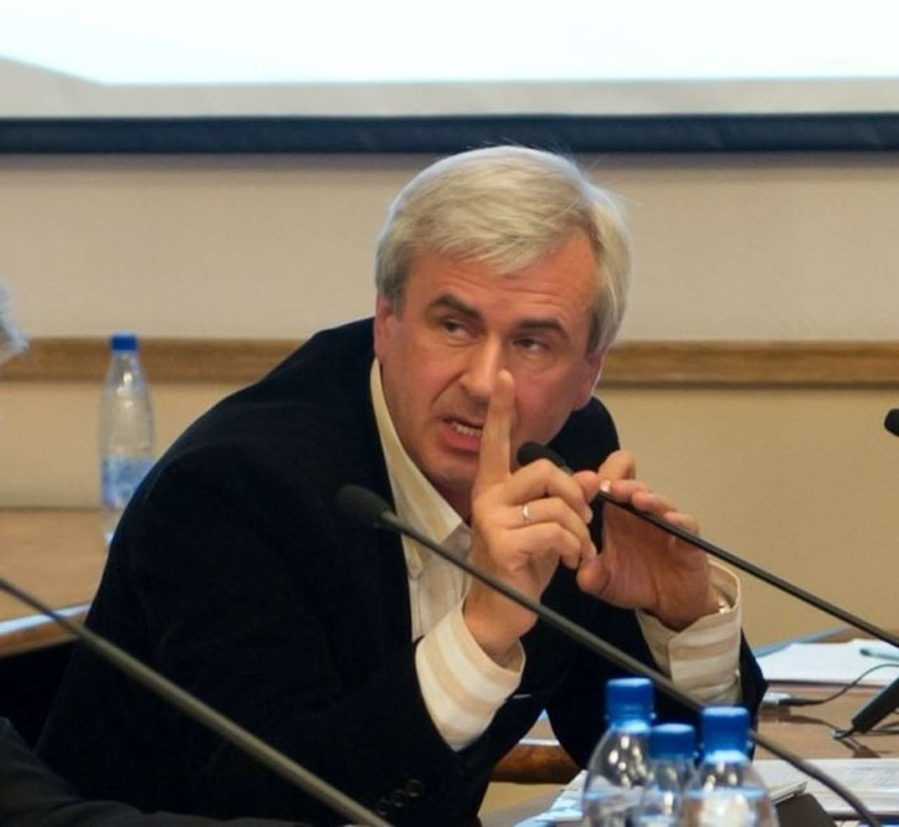 Депутат предлагает установить за водителями слежку