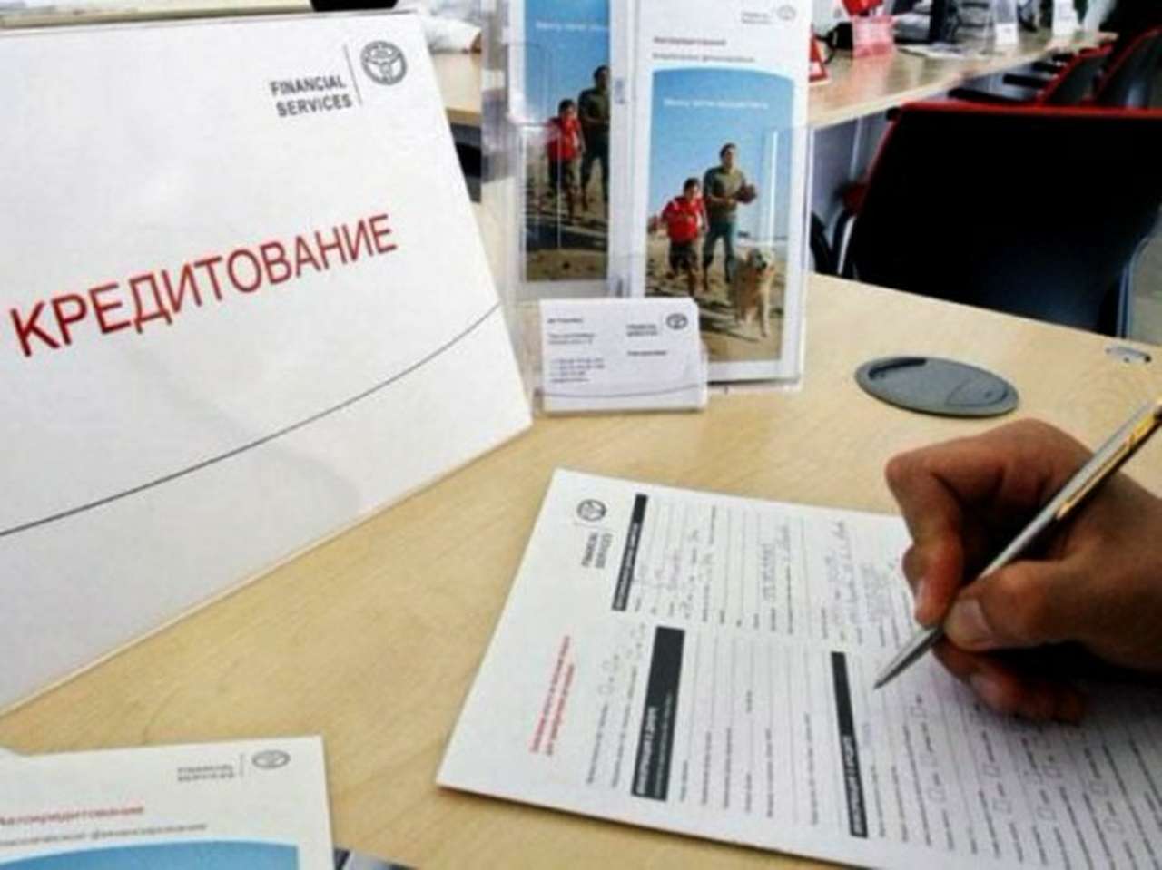 C июня по август получено около 100 тысяч льготных автокредитов