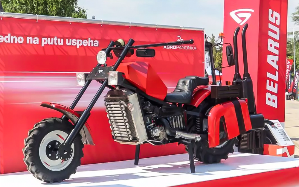 Белорусы показали гибрид трактора и мотоцикла – трактоцикл!