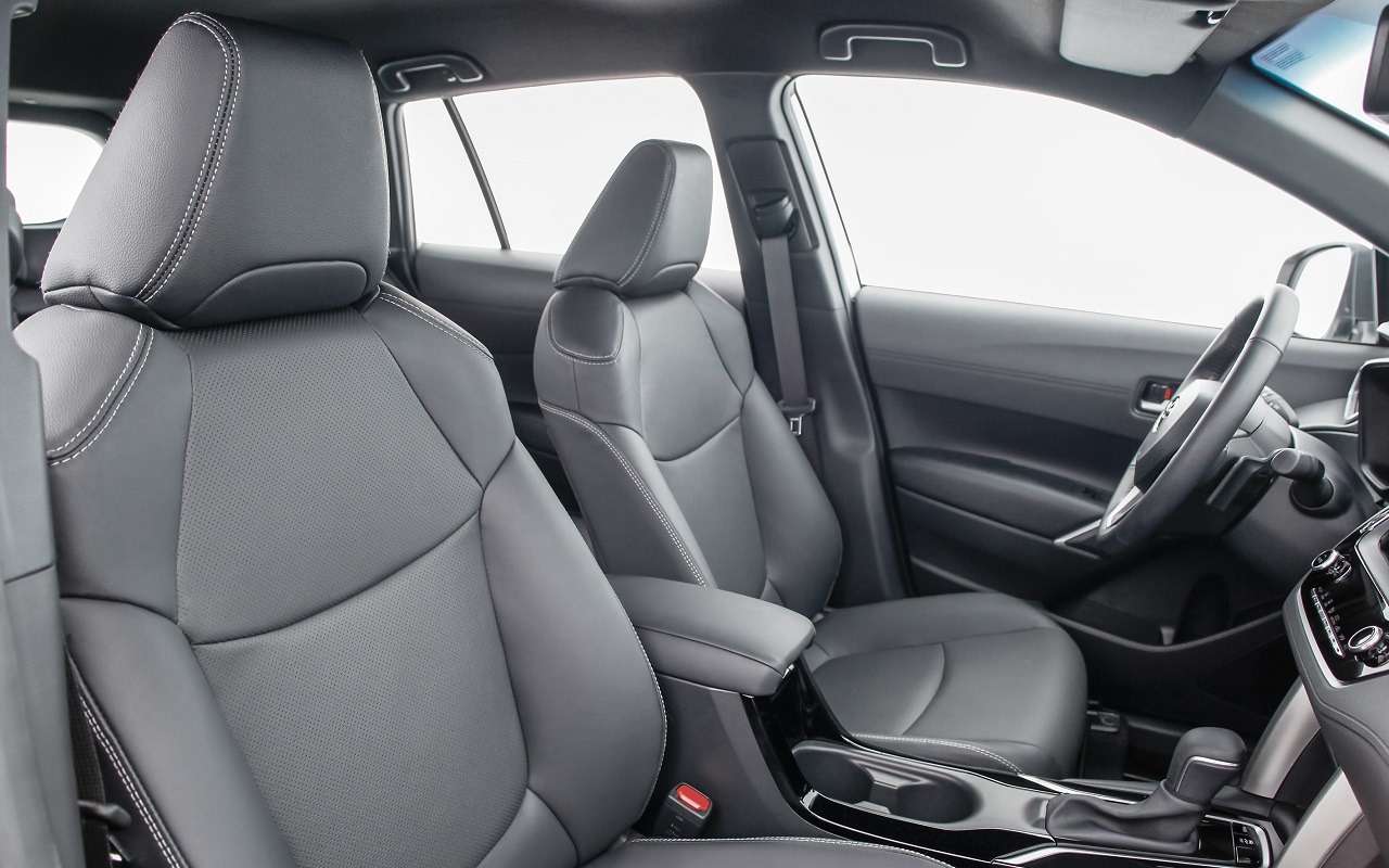 Интерьер Toyota Corolla Cross
