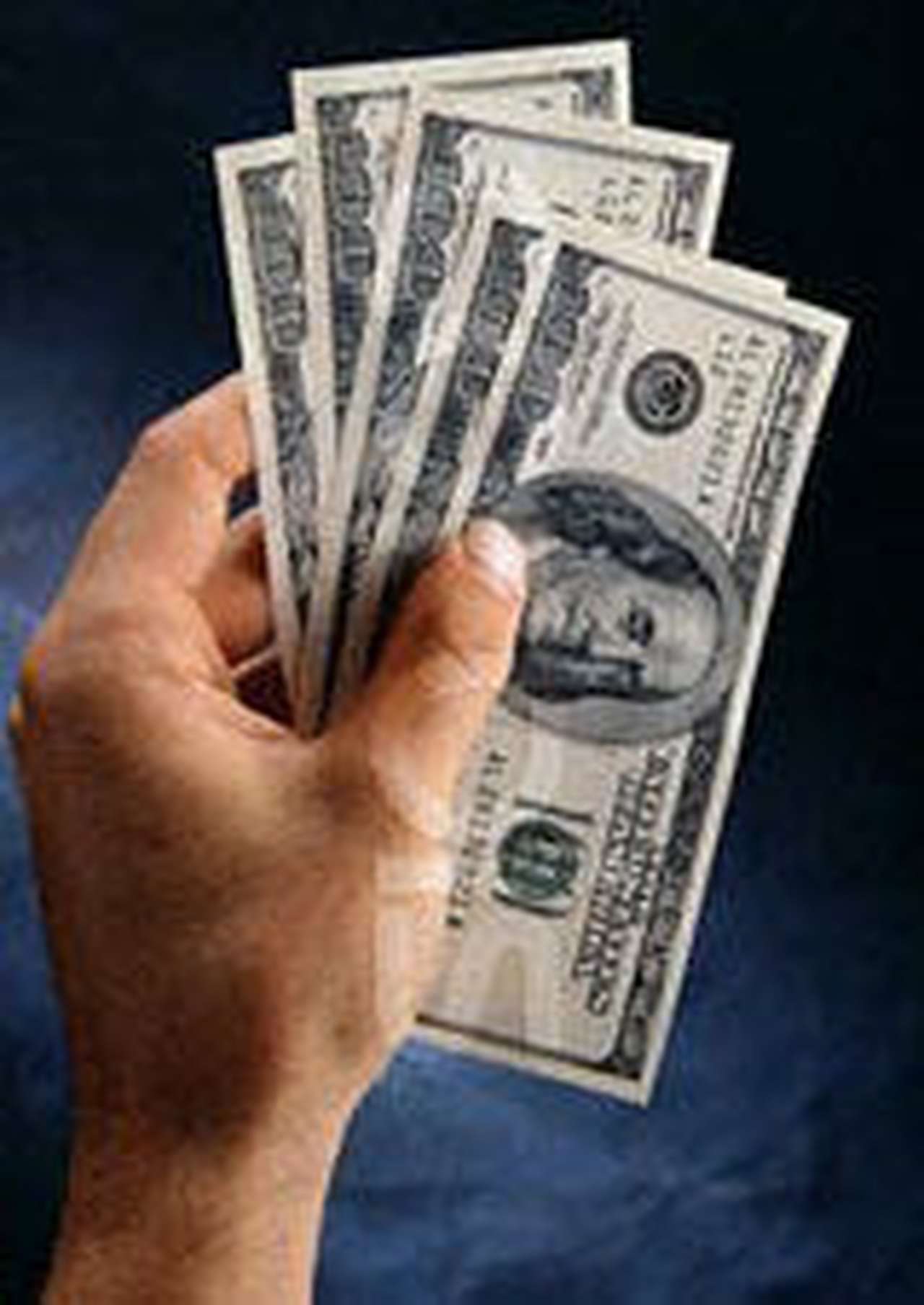 Toyota снижает выручку