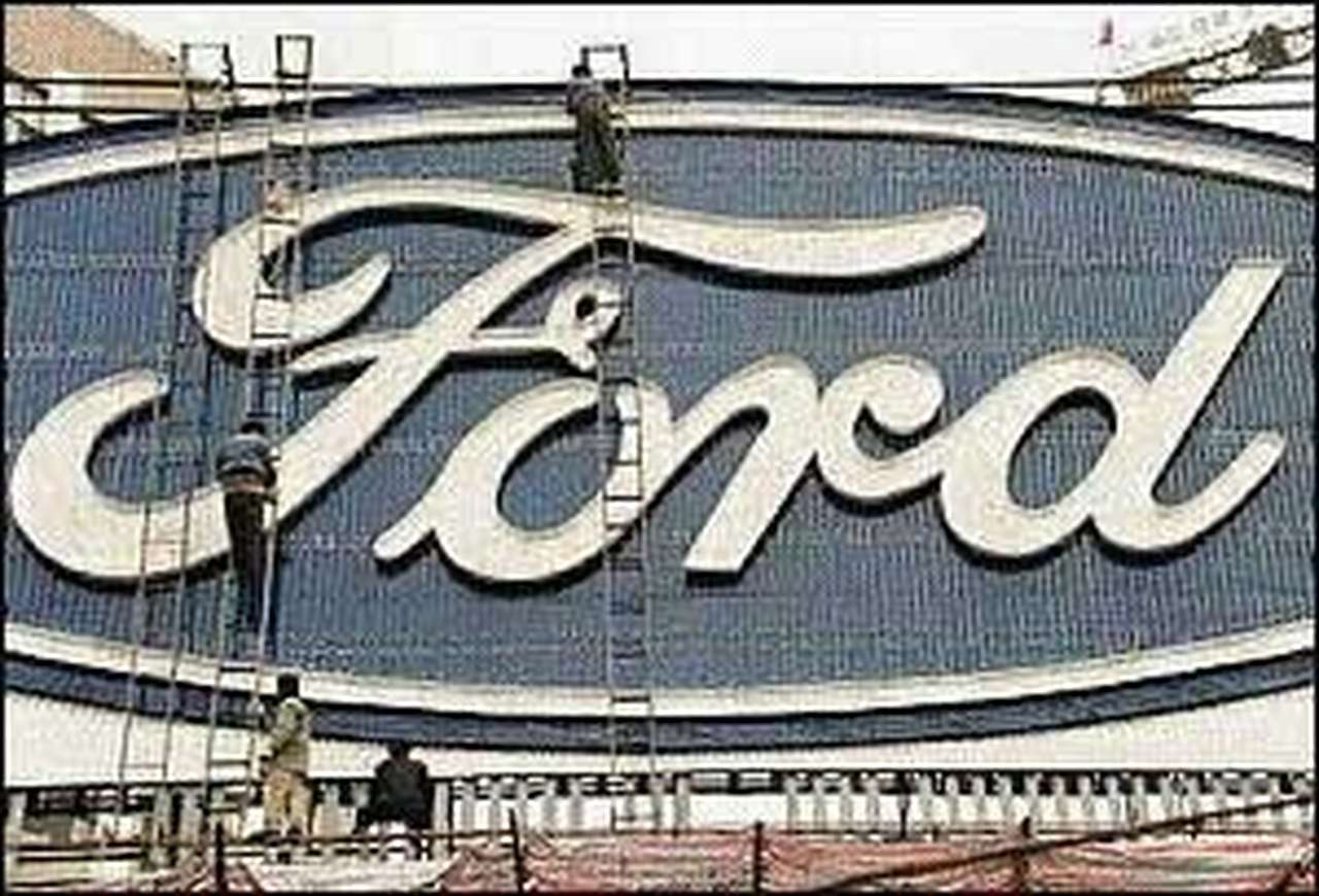 Ford снижает прибыль