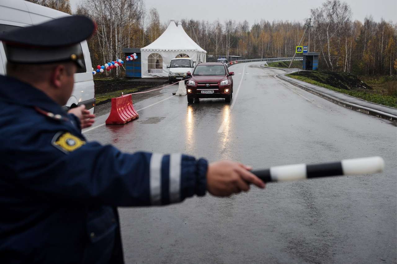 Кемеровские полицейские, избившие водителя и его попутчика, предстанут перед судом