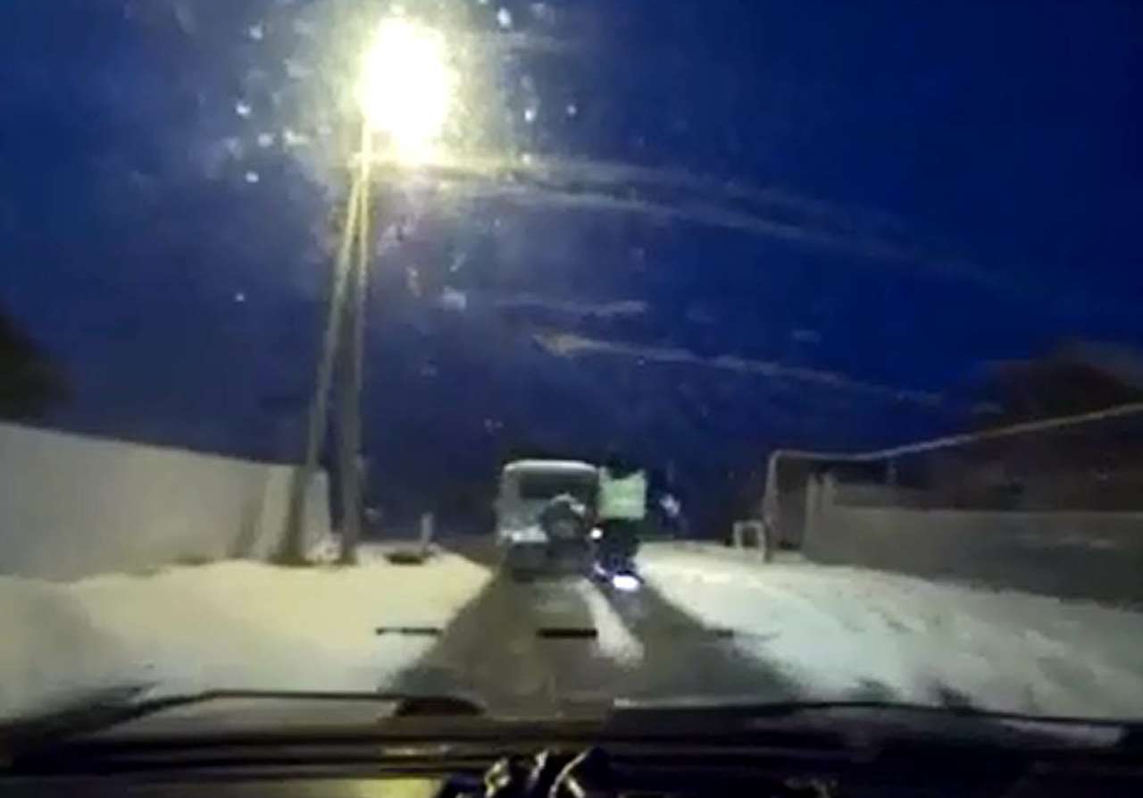 Спринтер-полицейский догнал УАЗик (ВИДЕО)