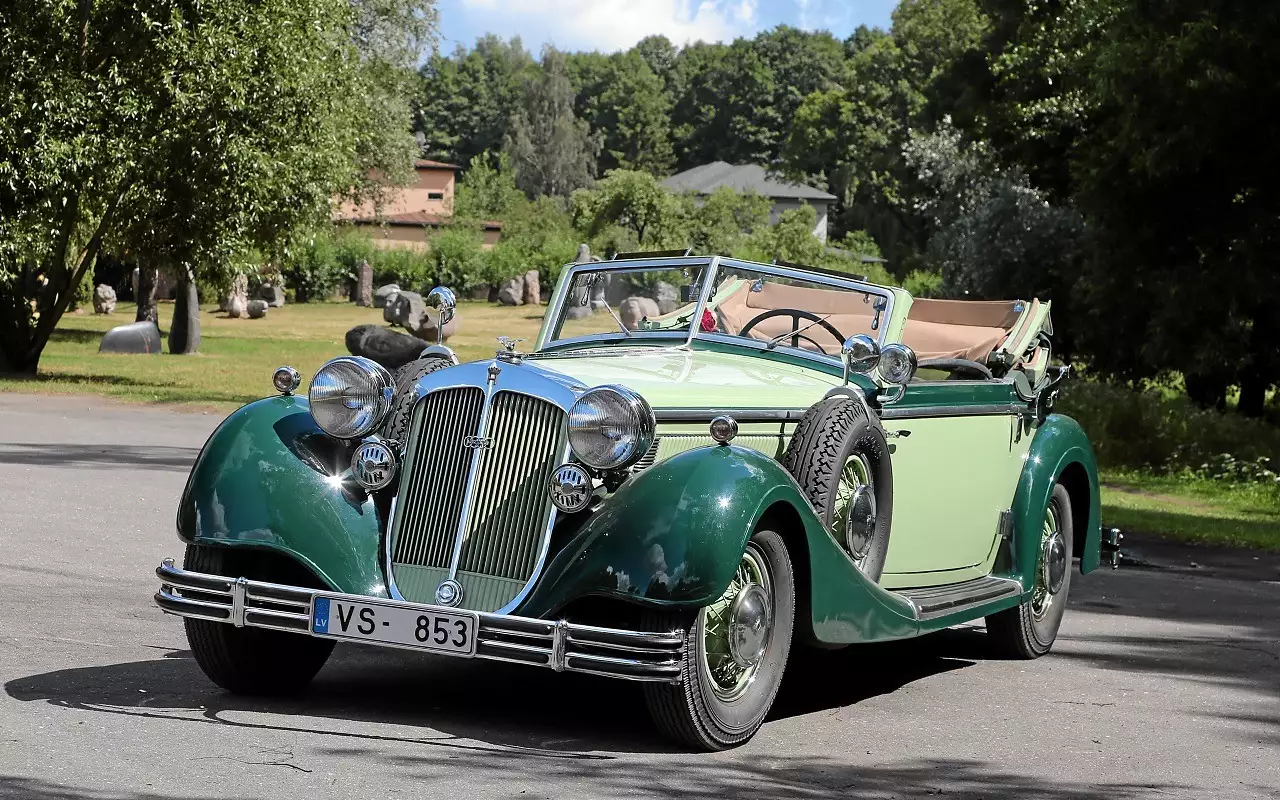Horch 853 с двигателем мощностью 100 л.с., повышающей передачей, независимыми подвесками и вакуумным усилителем тормозов.