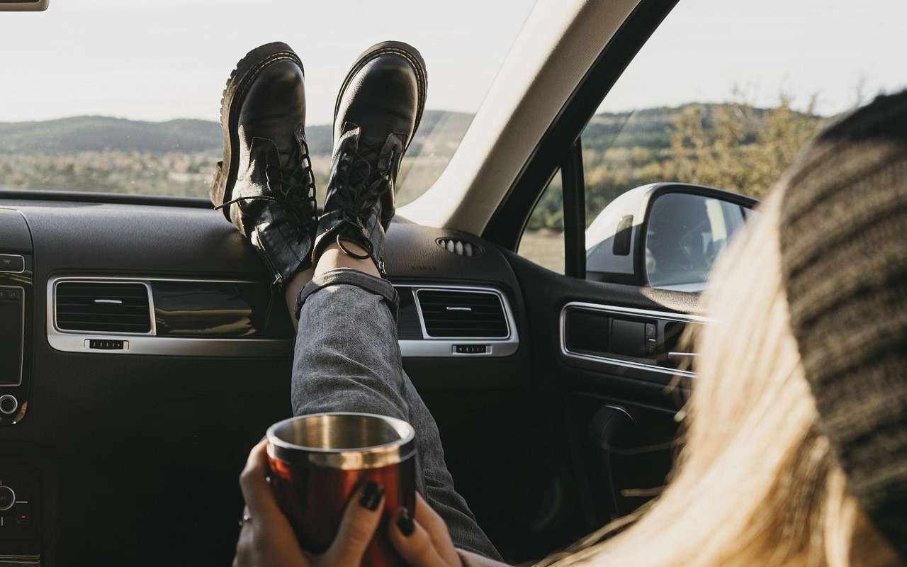 Редакция «За рулем» предлагает разбирать каждый случай ног на панели отдельно...