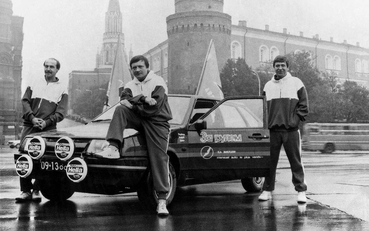 До старта на Манежной – считаные минуты. Справа налево: Виктор Панярский, Олег Богданов, Владимир Соловьев.