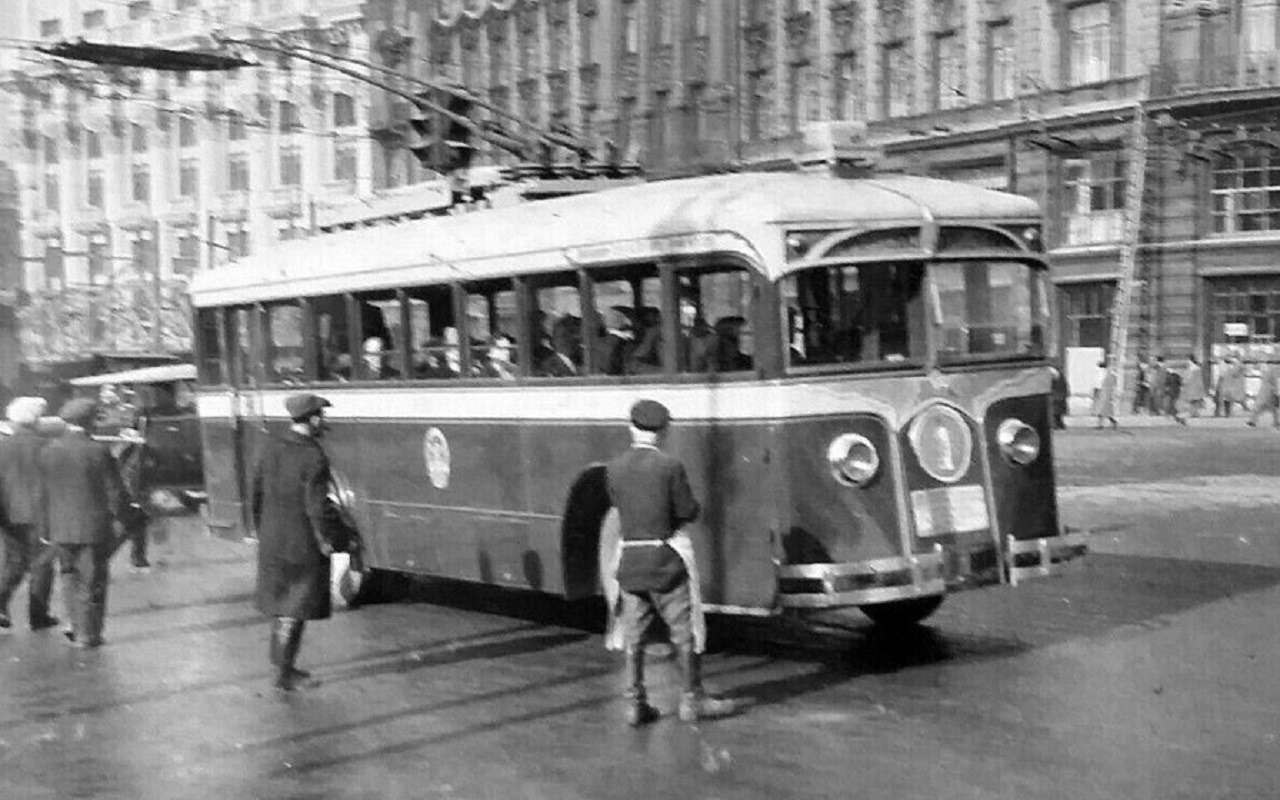 Как в СССР разъезжались встречные троллейбусы, если линия была одна?