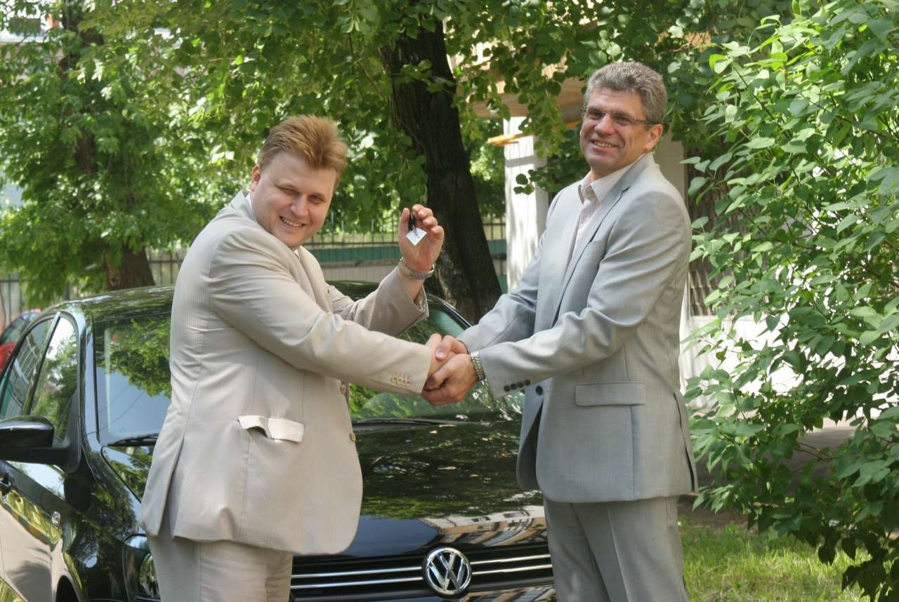 Игра в четыре руки. Polo sedan достался победителю более чем на 100 000 руб. ниже рыночной цены