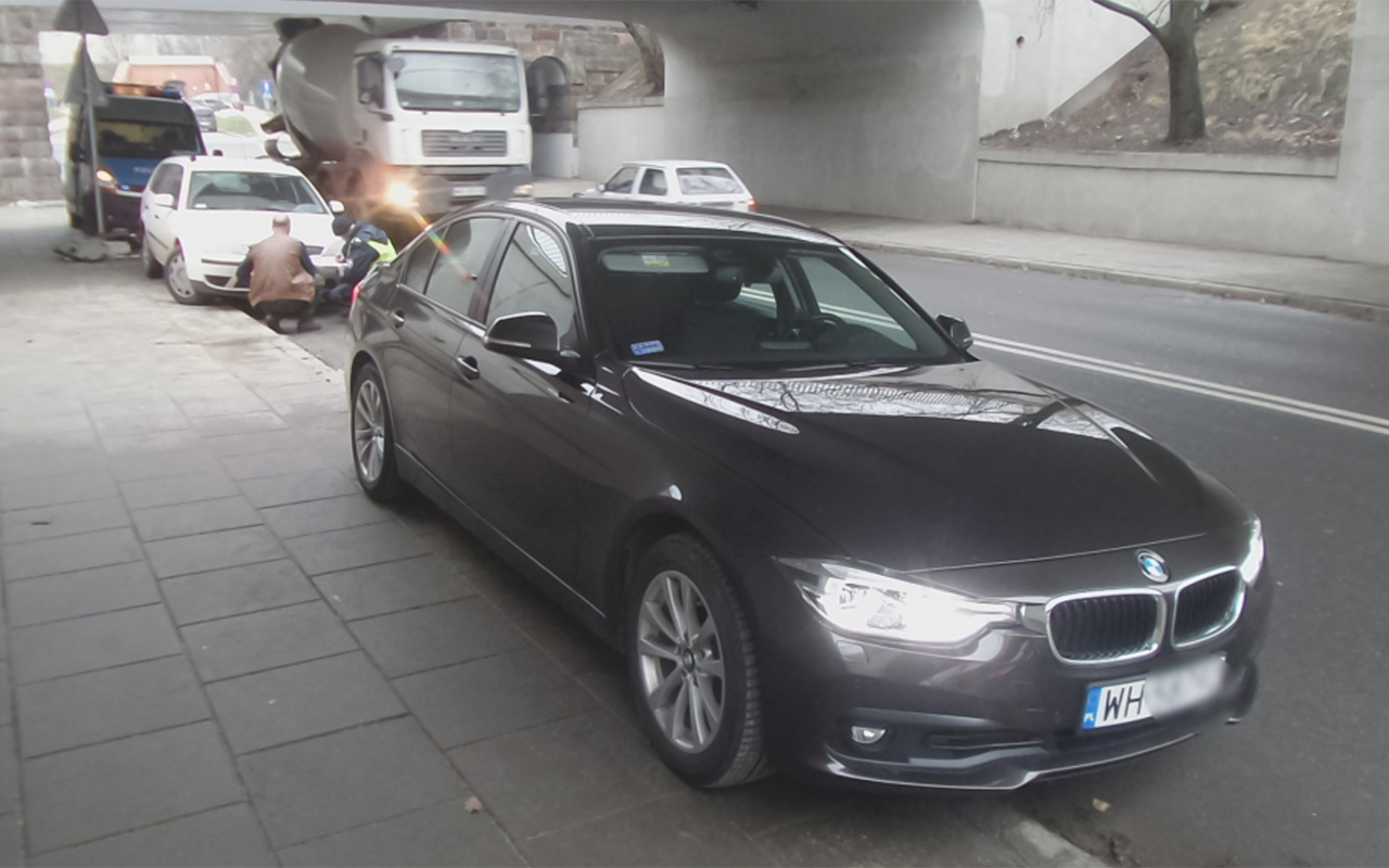 Птичку жалко! Полицейский спровоцировал аварию, чтобы спасти голубя