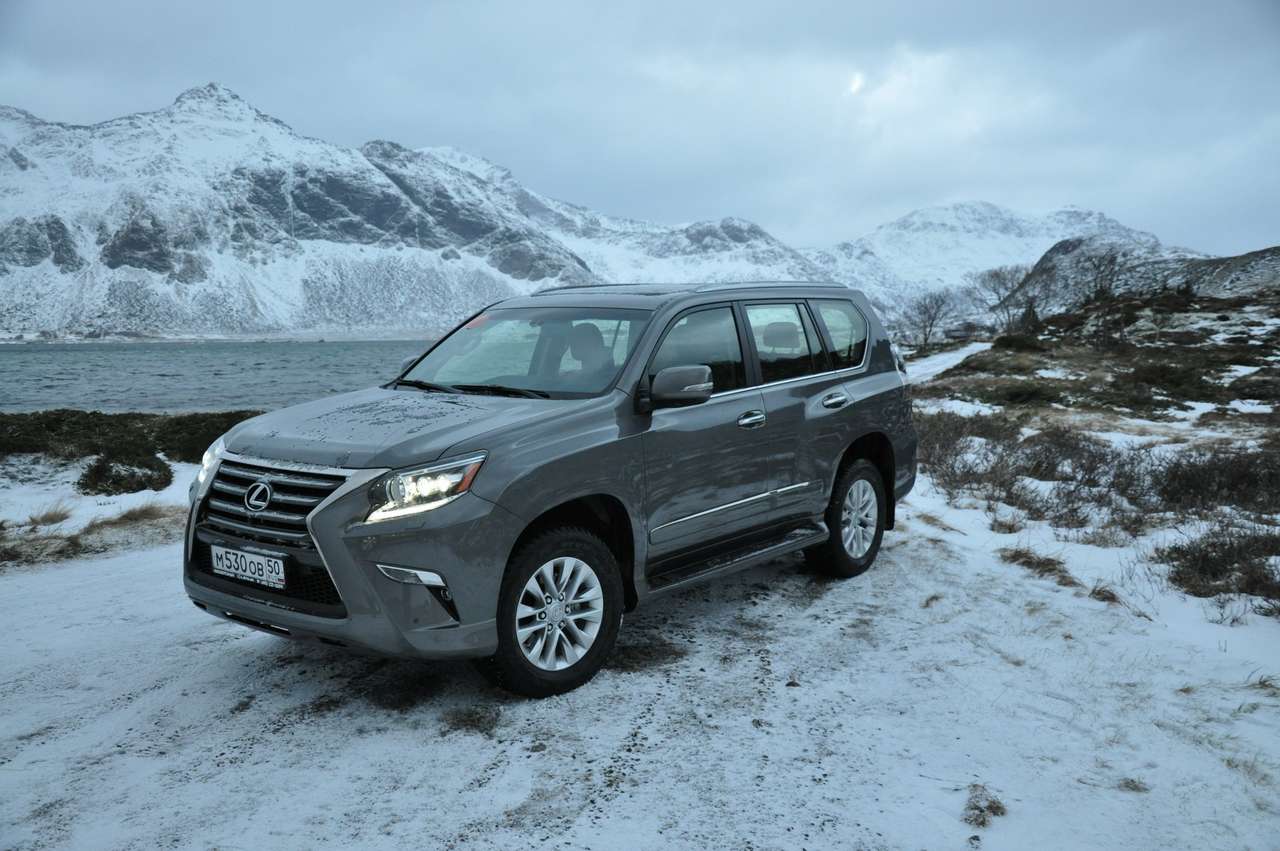 Lexus GX на Лофотенских островах