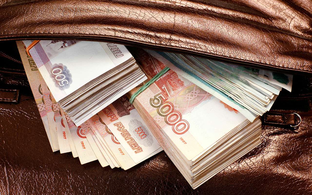 Мошенник с деньгами направился прямиком в аэропорт