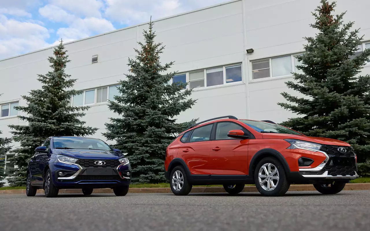 Lada Iskra с берегов Невы — первые автомобили отправились к дилерам