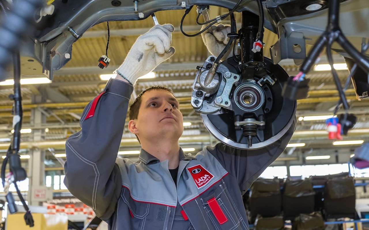 Названа средняя зарплата рабочего на АВТОВАЗе