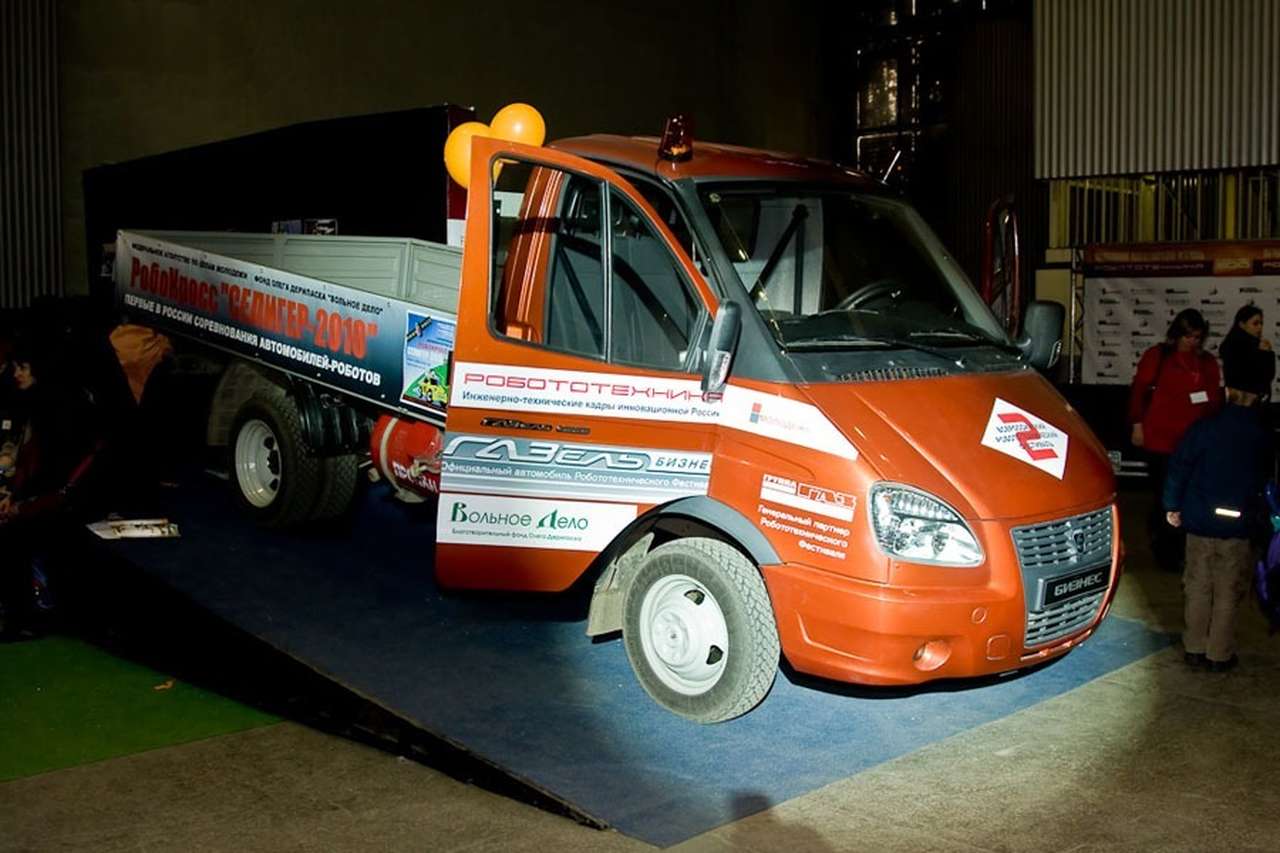  Роботизированная «ГАЗель» приехала на молодежный форум