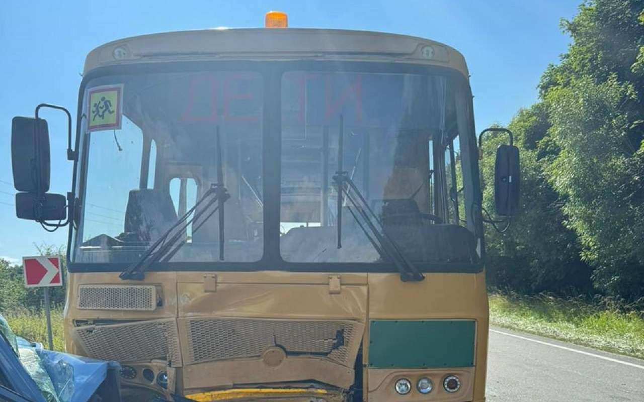 Автобус с детьми попал в аварию под Калининградом