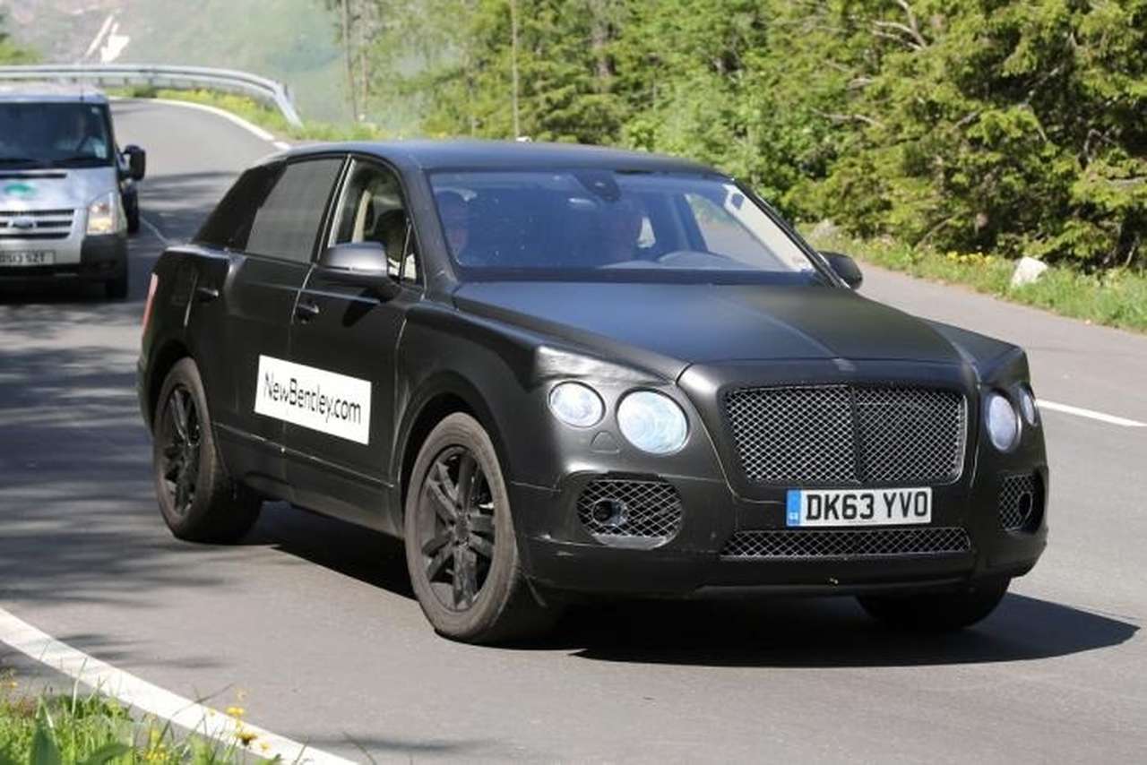 Первый вседорожник Bentley — новое видео