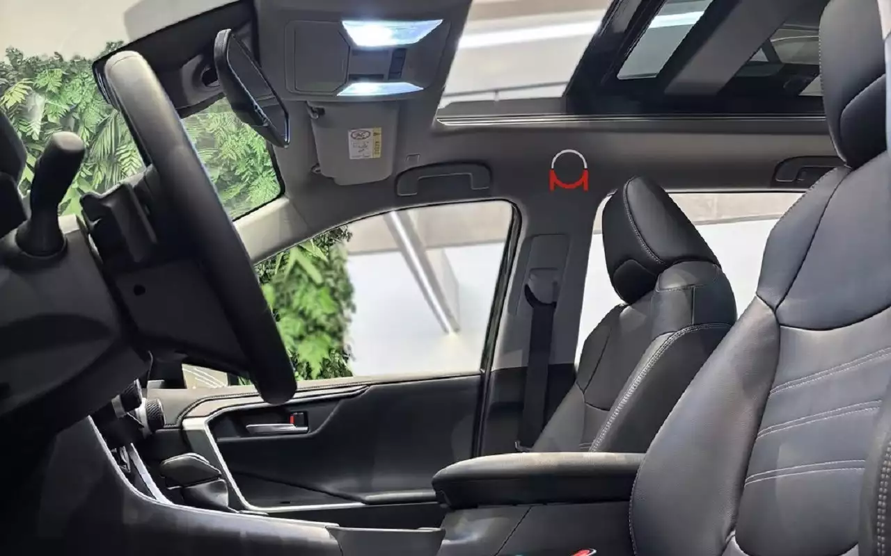 Интерьер Toyota RAV4