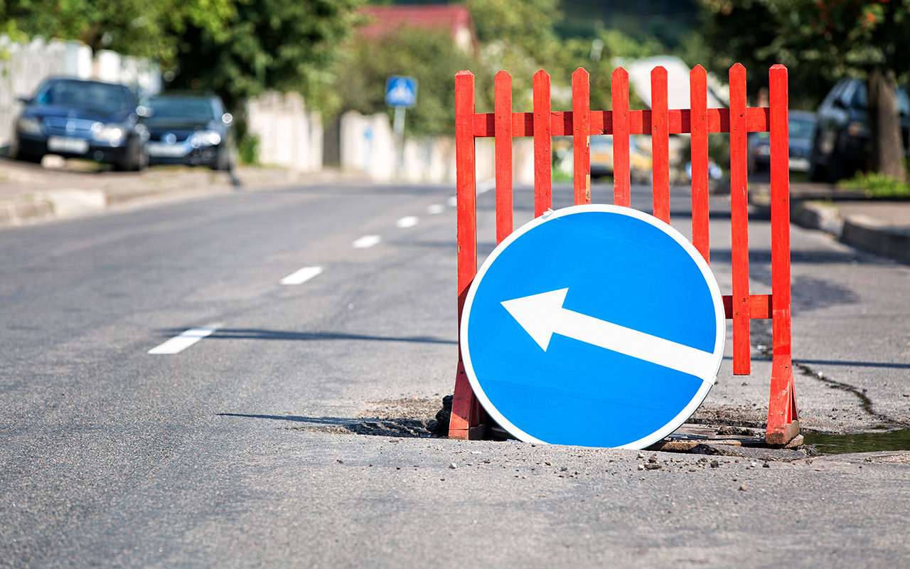 Дороги в регионах: скальный «асфальт», кража люков, ямы на гарантии