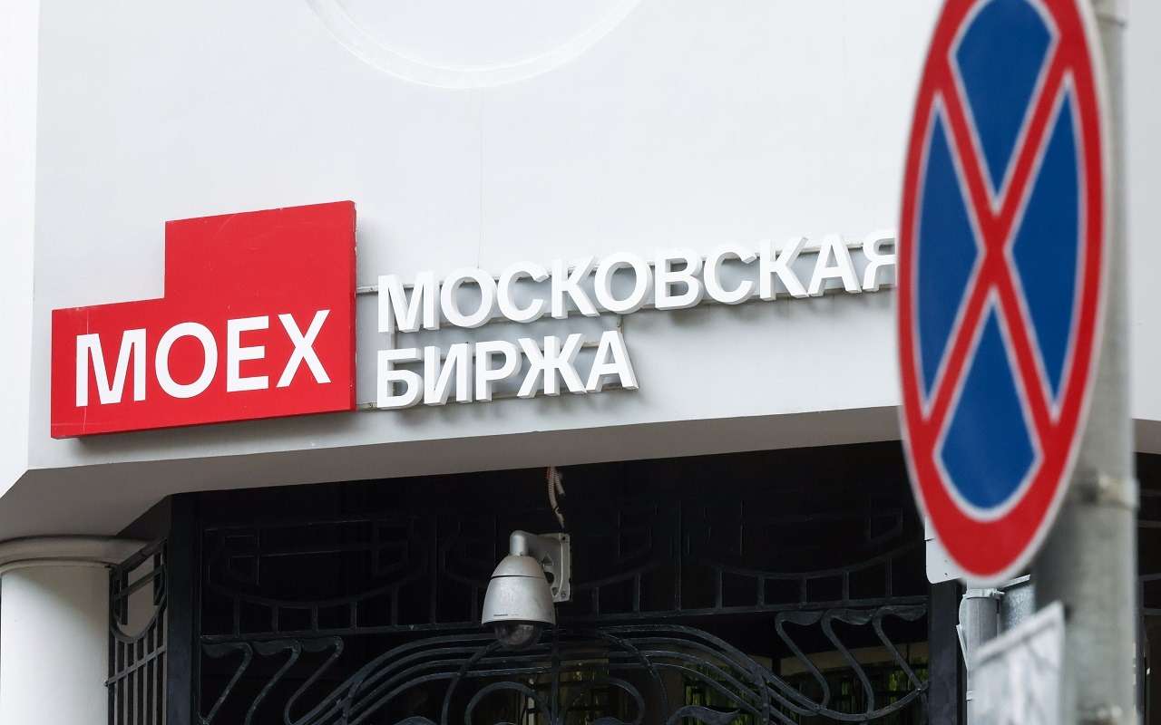 Что будет с ценами на машины из-за санкций против Мосбиржи? Эксперты объяснили