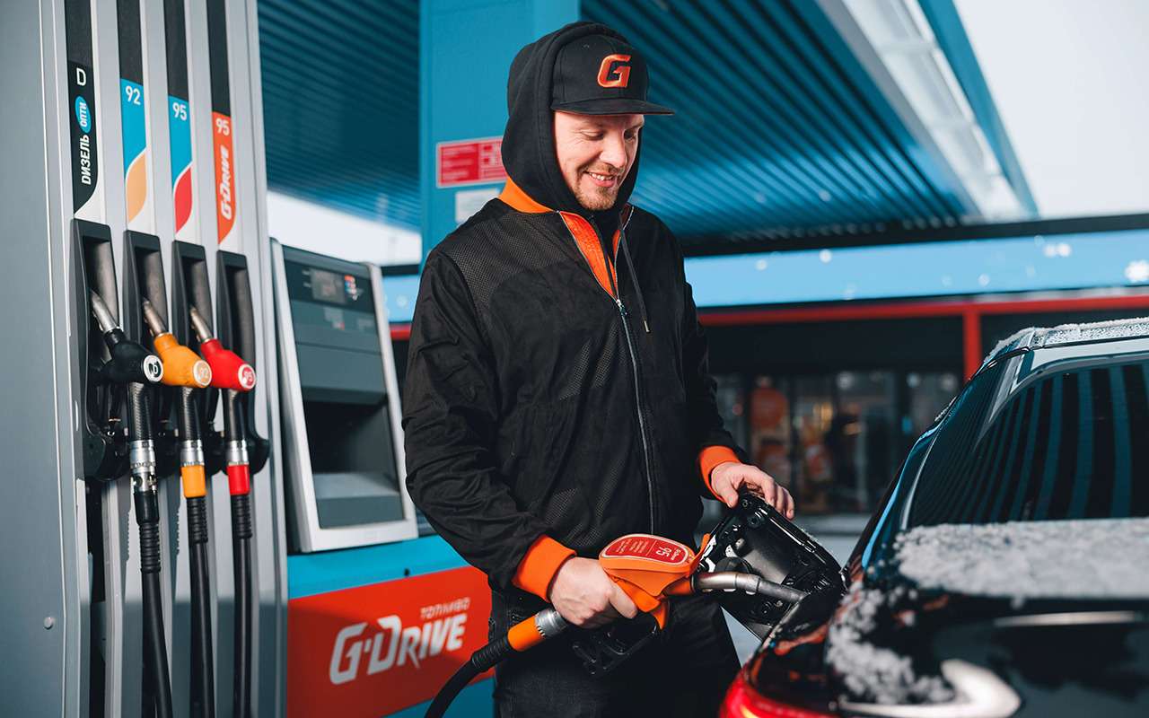 Российским автомобилистам предложили заправляться с выгодой